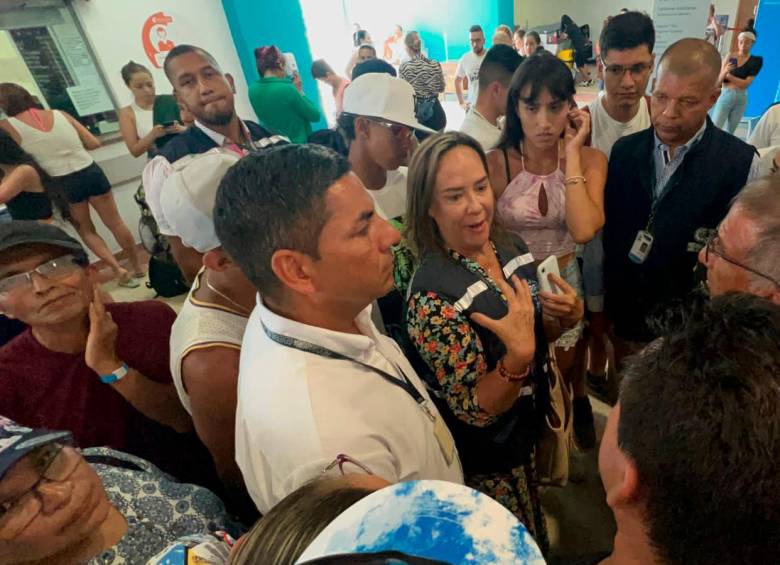 Fotos: así es el drama que viven 370 viajeros que se quedaron varados en San Andrés