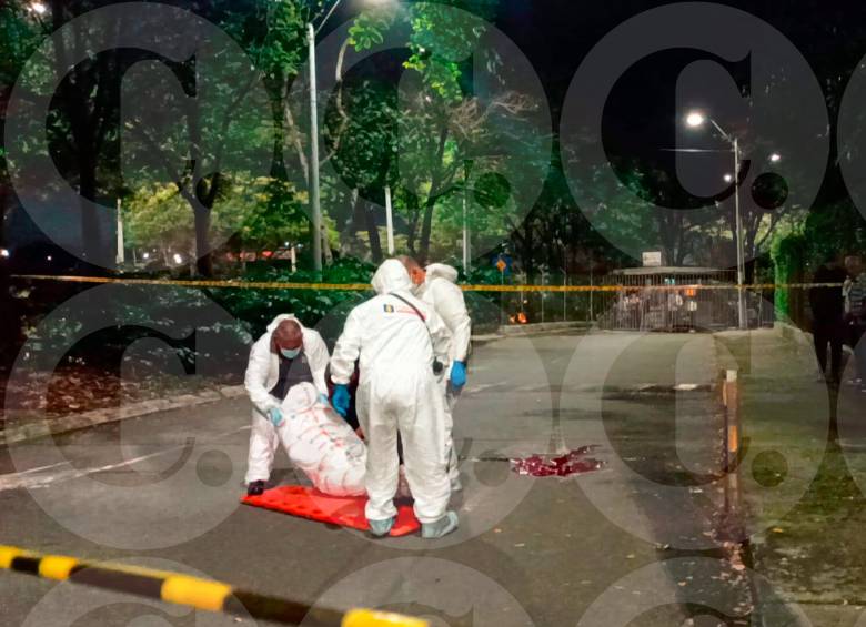 En la entrada de este conjunto residencial, al frente del Centro de Espectáculos La Macarena, ocurrió el asesinato de Jonatan de Jesús Ríos Román, de 33 años, en un aparente caso de hurto. FOTO: CORTESÍA