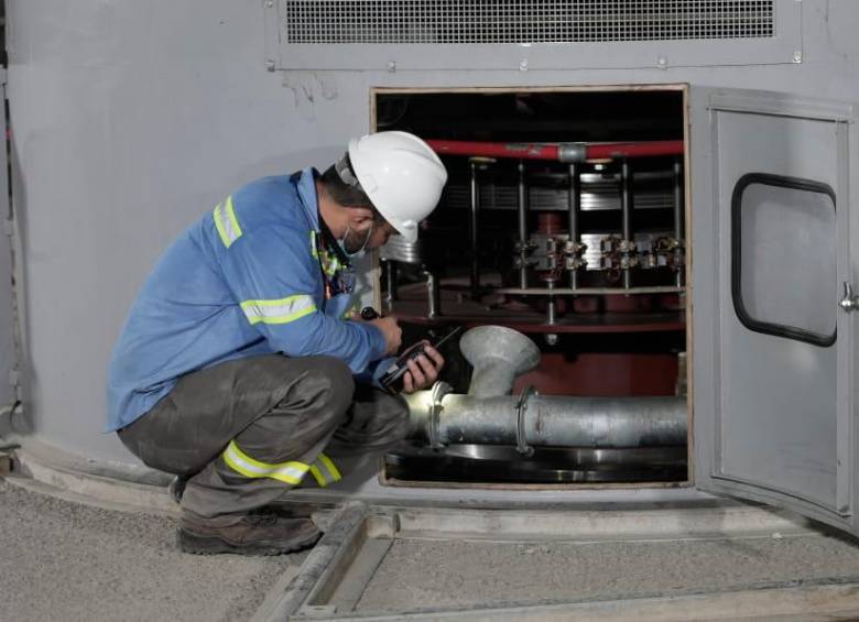 Las pruebas de las primeras dos turbinas, indicó el gerente de EPM, no representaron ningún riesgo para el personal de EPM que estuvo al frente del encendido. Foto: Cortesía EPM. 