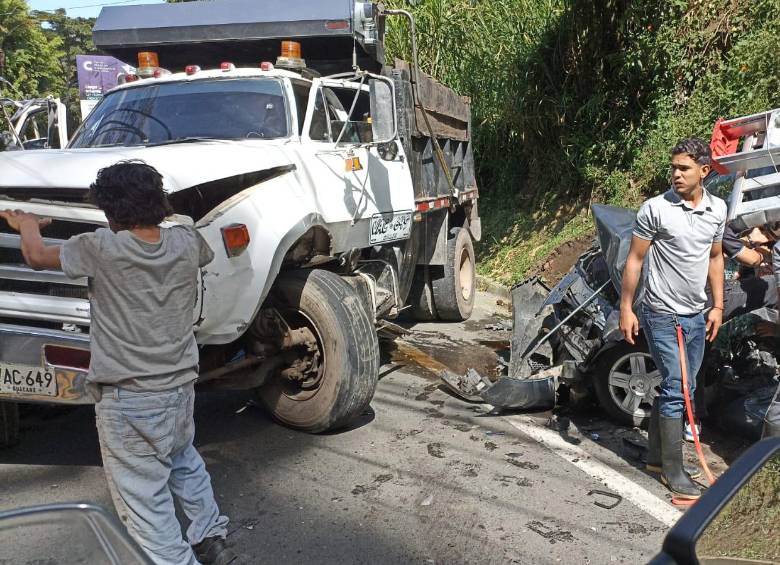 El accidente se presentó a la altura del Mall Porto Madero en la vía Don Diego-Llanogrande. FOTO: CORTESÍA