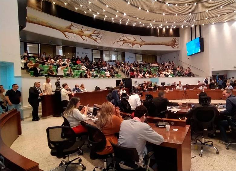 La aprobación se dio tras 13 votos positivos y 4 negativos. Debate tuvo varias críticas a la administración por información sobre manejo de recursos. FOTO Jacobo Betancur Peláez