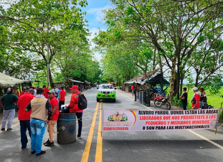 Las manifestaciones de los mineros están activas desde la madrugada del 21 de octubre. FOTO CORTESÍA