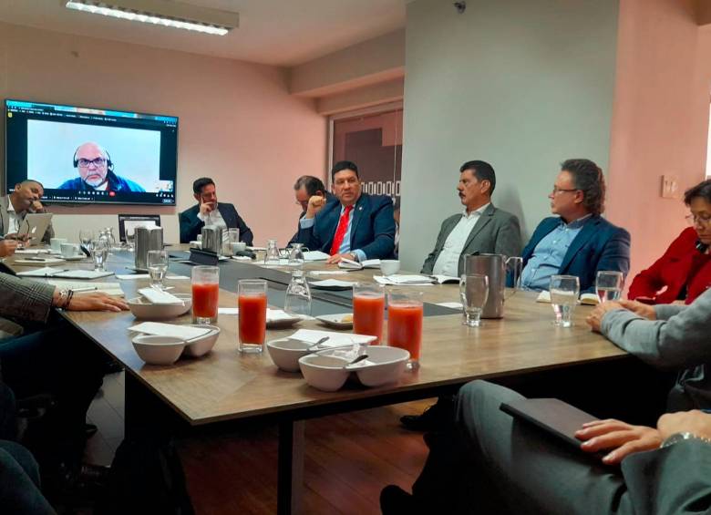 El alto comisionado para la paz lideró el encuentro. Mancuso y Macaco asistieron de manera virtual. FOTO cortesía