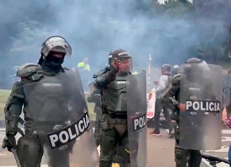 Los manifestantes expresaban su rechazo a la obra denominada “Corredor Verde” en la Carrera Séptima de Bogotá. FOTO CAPTURA DE VIDEO