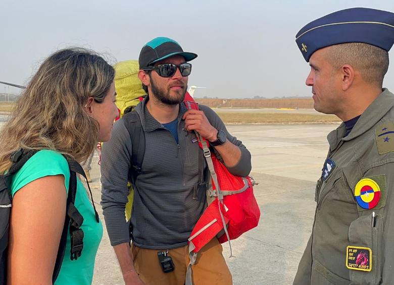 Un parapentista y su guía fueron rescatados tras accidentarse en la Sierra Nevada de Santa Marta. FOTO: FUERZA AEREA COLOMBIA