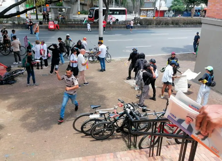 Repartiendo almuerzos y presunta citación a personal Sena y sindicatos: así se llevó a cabo la marcha del 1.° de mayo en Medellín