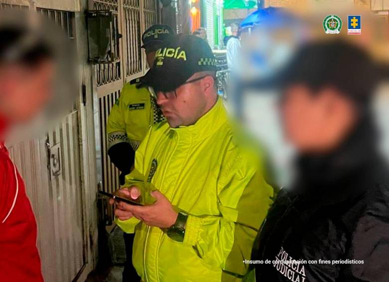 Momento de la captura de alias Harold, otro implicado en el asesinato del senador Miguel Uribe. FOTO tomada de @FiscaliaCol