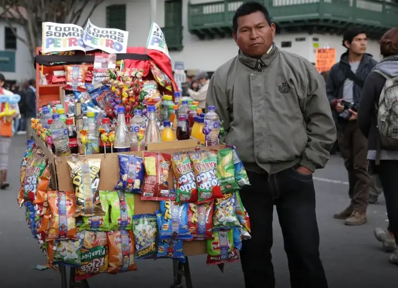 Colombia tuvo la segunda mayor informalidad laboral de la Ocde en 2025: 56% de los trabajadores están fuera del sistema