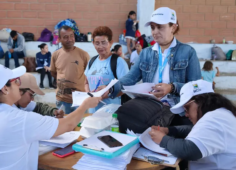 La administración municipal informó que, en articulación con el Programa Mundial de Alimentos (PMA) y la organización World Vision, las familias recibirán compensaciones económicas y acompañamiento psicosocial. FOTO: Cortesía Alcaldía de Bello