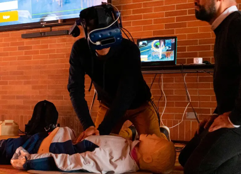 Waygroup desarrolla simuladores inmersivos con tecnología háptica para que estudiantes y trabajadores puedan practicar y medir sus habilidades en entornos virtuales. FOTO CORTESÍA