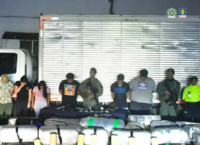 Los investigados fueron imputados por al menos nueve delitos, entre los que se encuentran tráfico de fabricación, o porte de estupefacientes agravado. FOTO: Cortesía Fiscalía General de la Nación