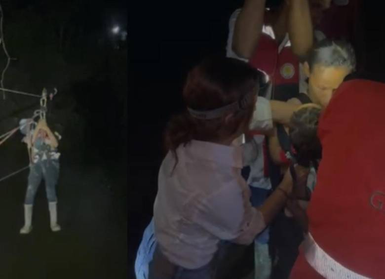 Este es el momento exacto donde de la mano de los organismos de socorro, la madre por fin cruzó el río con sus hijos. FOTO: Cortesía Gobernación de Antioquia