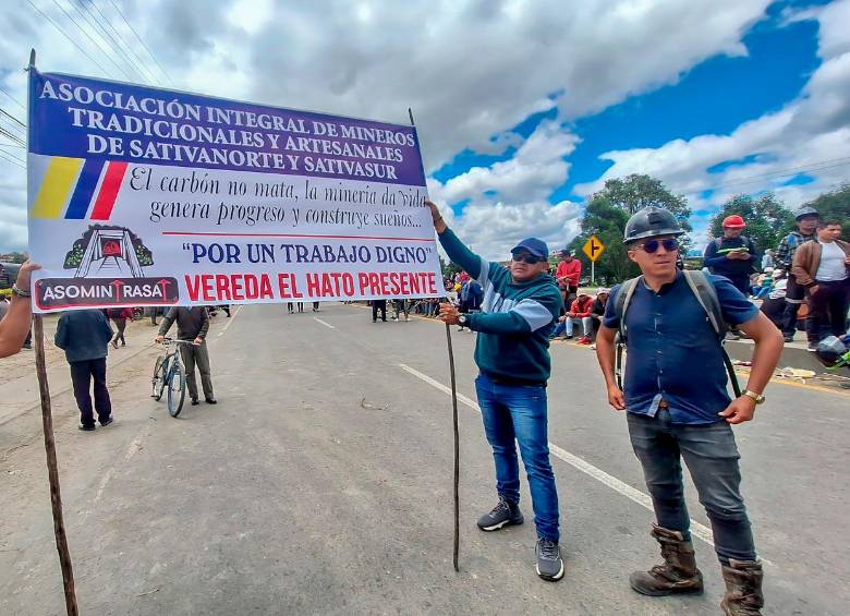 Paro minero cumple tres días de bloqueos. FOTO TOMADA DE REDES SOCIALES. 