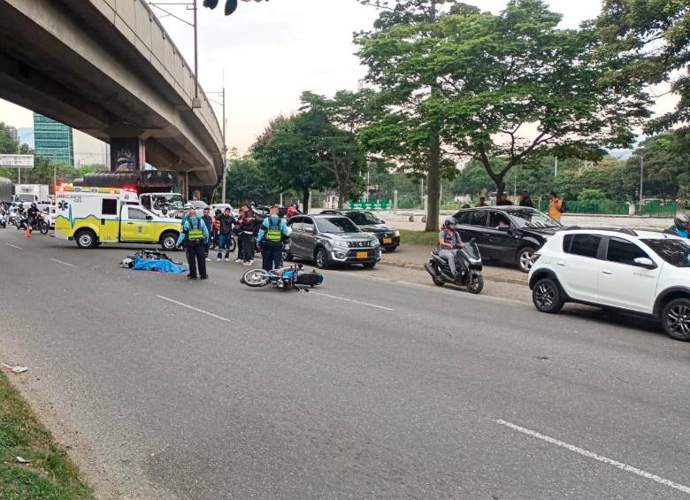 El accidente provocó el cierre de la vía Regional durante un buen rato en la mañana de este jueves. FOTO CORTESÍA