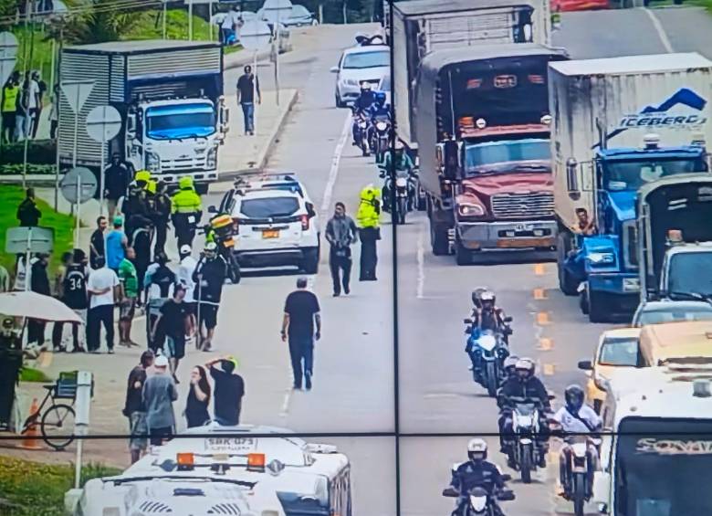 Los disturbios se habrían generado entre hinchas de Nacional que venían de Medellín y los que están en Bogotá, según las primeras versiones. FOTO: CORTESÍA - SECRETARÍA DE MOVILIDAD DE CHÍA