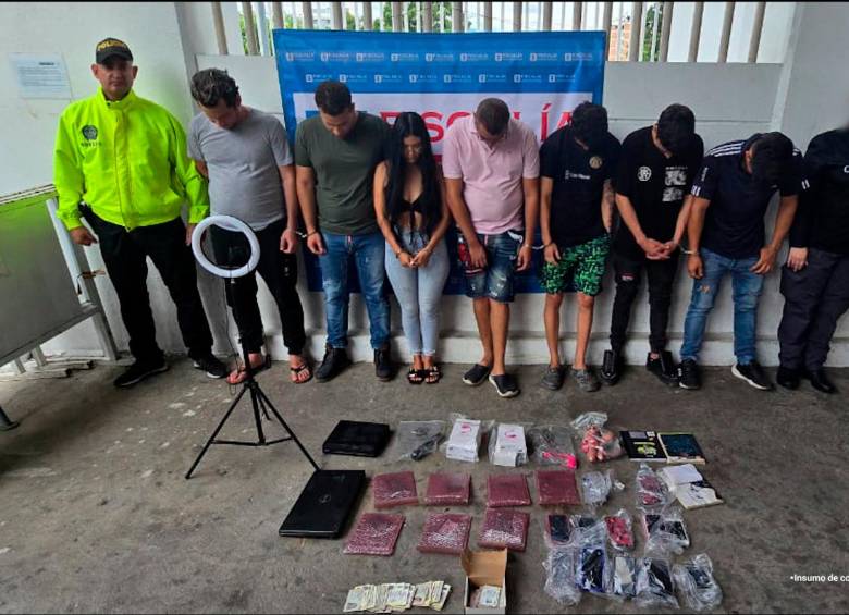 A los implicados les incautaron 98 documentos de identidad de cuatro nacionalidades distintas. FOTO: CORTESÍA DE LA FISCALÍA.