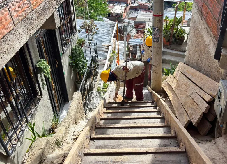Las obras de alcantarillados son ejecutadas por la Alcaldía de Medellín, entidades aliadas y organizaciones comunales. Foto: Cortesía