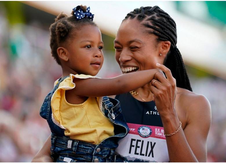 Allyson Felix, la multimedallista de atletismo estadounidense luchó por demostrar que la maternidad y paternidad pueden ser aliados del deporte de alto rendimiento. FOTO AFP