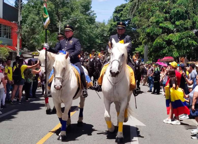 Así avanza el desfile del 20 de julio por las calles de Medellín