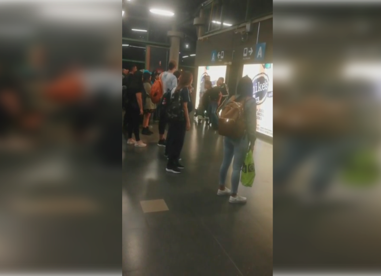 Los hechos ocurrieron en la estación Industriales. Las autoridades aún no se pronuncian. FOTO: CORTESÍA DENUNCIAS ANTIOQUIA