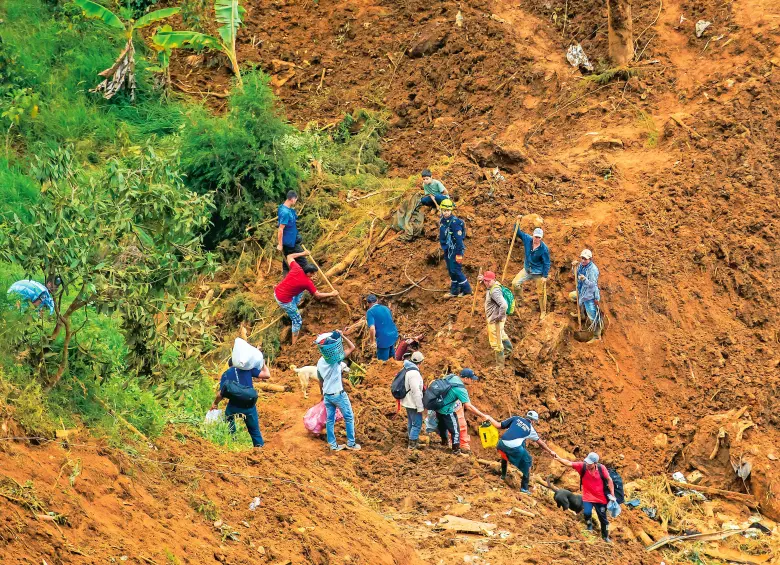 Según las autoridades, la tierra se llevó a su paso unas 25 viviendas que estaban construidas en esta zona de manera irregular. FOTO CAMILO SUÁREZ