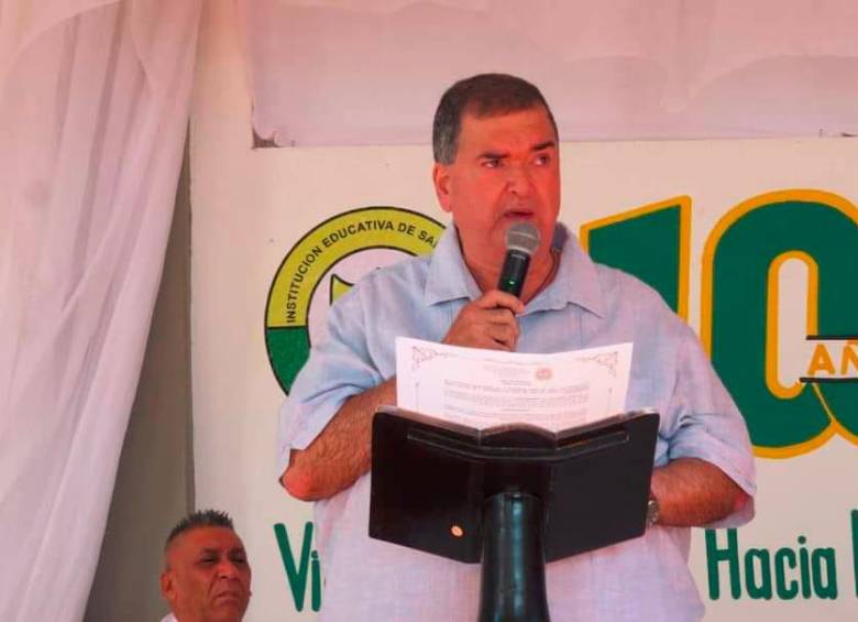 Alcalde de Sabanalarga protagonizó bochornosa situación: se le cayeron los pantalones durante un discurso
