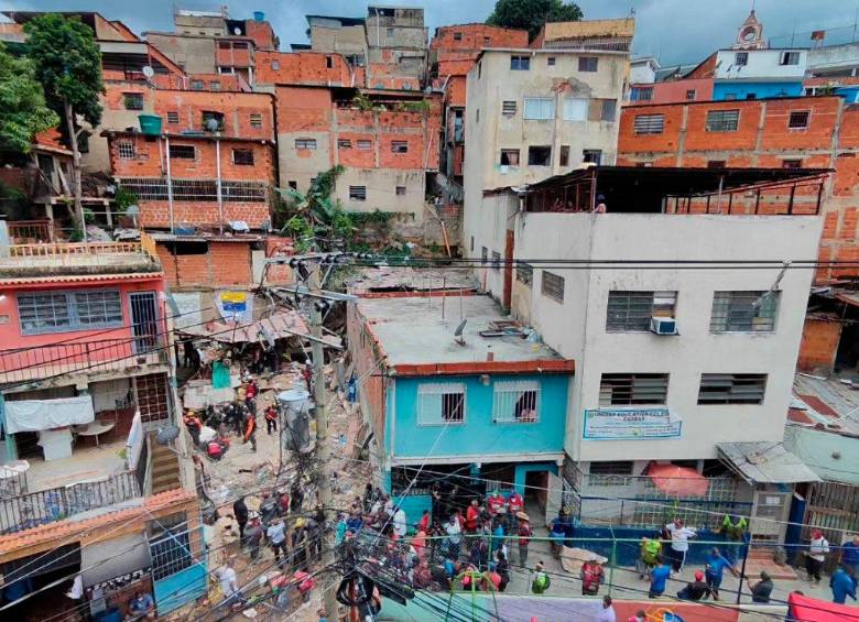 La emergencia se presentó en la gigantesca barriada Unión de Petare, la mayor de Venezuela. FOTO: Tomada de X @HectoRodriguez