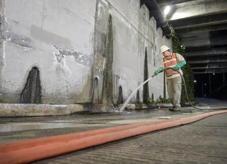 Las jornadas de limpieza se llevaron a cabo en diferentes sectores estratégicos de Medellín, entre ellos Villanueva, La Alpujarra, Los Músicos, Bulerías, San Juan con la 80, Parques del Río, Punto Cero, Terminal del Norte y La Aguacatala. FOTO: Cortesía Alcaldía de Medellín
