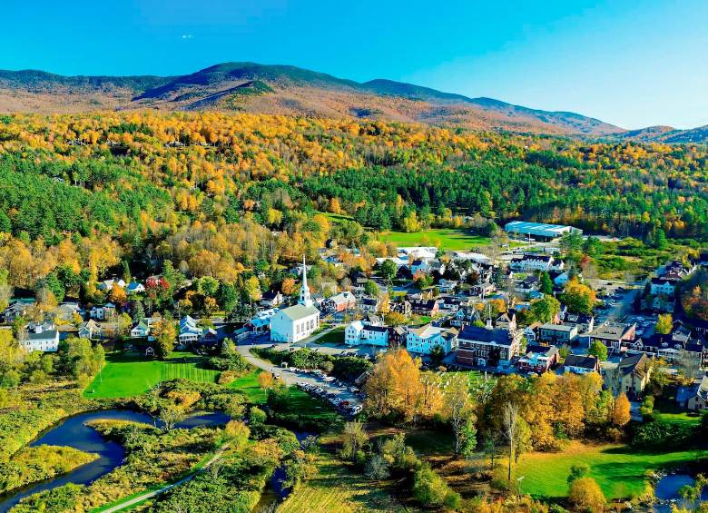 Vista panorámica del pueblo de Stowe, en Vermont, que durante el otoño puede volverse un poco fresco por lo que se recomienda llevar abrigo, en especial para las tardes. Foto: Shutterstock