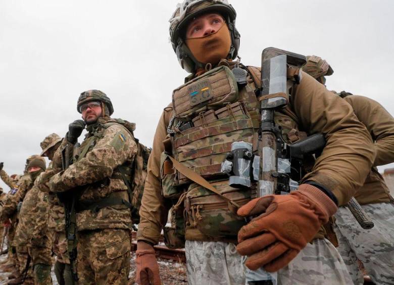 Las fuerzas ucranianas defendían esa población de unos 23.000 habitantes se han replegado a nuevas posiciones fortificadas en Svitlodarsk. FOTO EFE