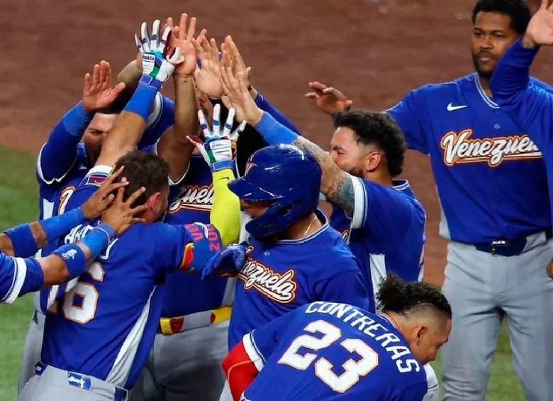 Venezuela logró su primer título del Clásico Mundial de béisbol, ganando a uno de los equipos más fuertes de este deporte, Estados Unidos. FOTO AFP