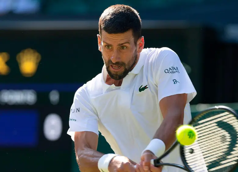 Novak es el único tenista en masculino en ganar 24 títulos de Grand Slam. Esta vez, ante Sinner, le fue imposible imponer su talento. FOTO X-WIMBLEDON