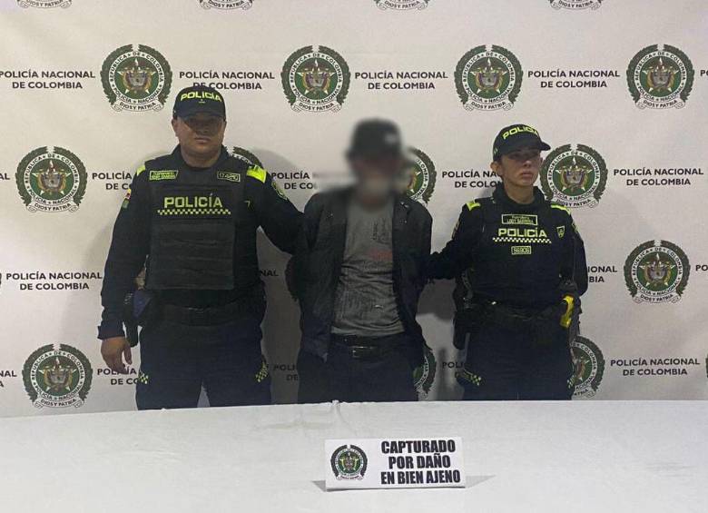 Testigos afirmaron a la Policía que el reciclador habría prendido fuego a un objeto que posteriormente se propagó de manera descontrolada hacia las casas vecinas. FOTO: Cortesía Policía Metropolitana