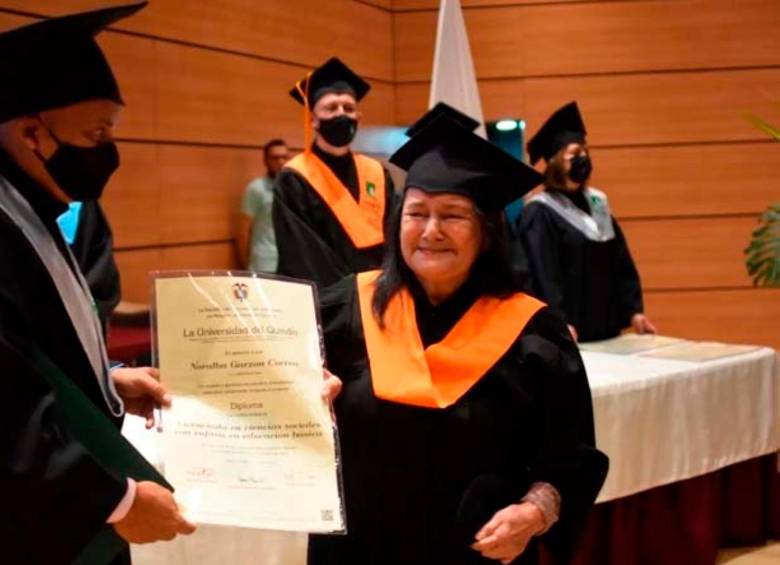 Noralba Garzón Correa se graduó con mención de honor de la Universidad del Quindío. FOTO CORTESÍA