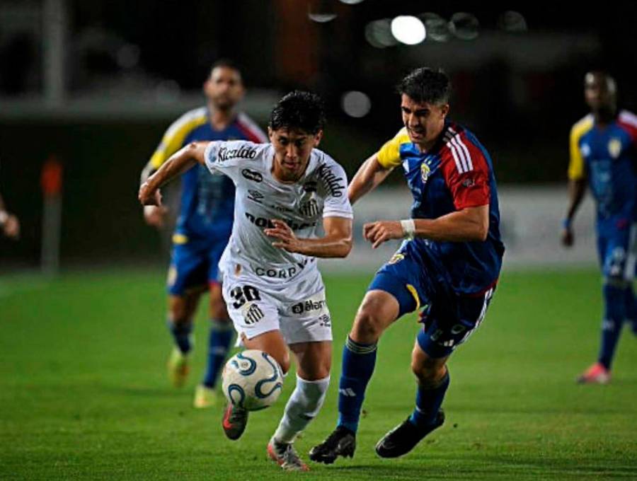 Volvió el fútbol internacional a Venezuela, tras los dos devastadores terremotos que dejó miles de víctimas, se jugó el duelo por Copa Sudamericana entre Universidad Central de Venezuela Fútbol Club y Santos. FOTO TOMADA X@Sudamericana