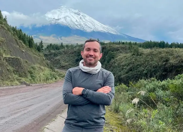 El profesor James Alberto Arboleda Cardona fue asaltado, herido y dejado en la vía por los delincuentes. Foto: Redes sociales.