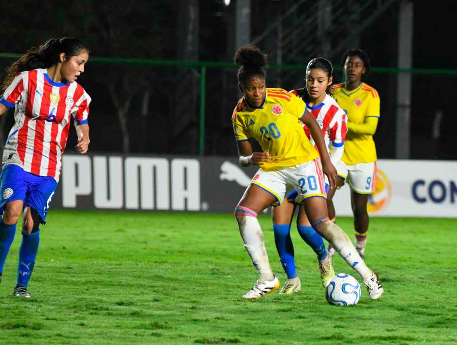 La jugadora Rihanna Cuesta marcó el segundo tanto de Colombia en la victoria 3-0 ante Paraguay en el cierre del Grupo A del Sudamericano Sub-17. FOTO CORTESÍA FCF 