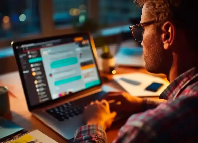 LinkedIn advierte sobre el aumento de ofertas de trabajo falsas creadas con inteligencia artificial. FOTO: GETTY