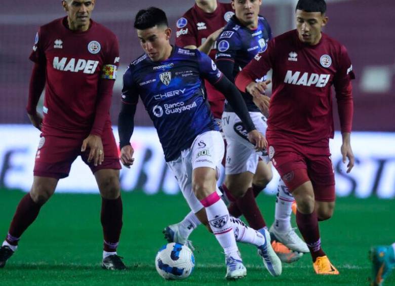 Fernando Gaibor, volante ecuatoriano que anotó un gol de 70,9 metros. FOTO EFE