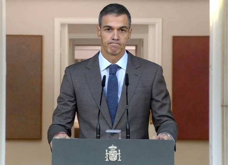 El presidente del Gobierno de España, Pedro Sánchez, anunció elecciones generales anticipadas para el próximo 29 de noviembre tras la derrota de sus medidas de emergencia sobre vivienda. FOTO: AFP. 