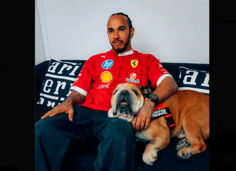 Esta es una de las imágenes que se han compartido en redes de Hamilton con su mascota. FOTO TOMADA X @ScuderiaFerrari