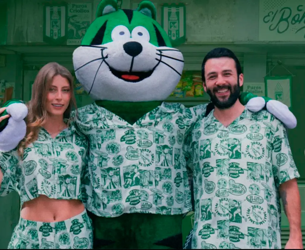 Bohío Playa y Atlético Nacional lanzaron su colección este 20 de abril tras una preventa que superó las expectativas. FOTO: CORTESÍA