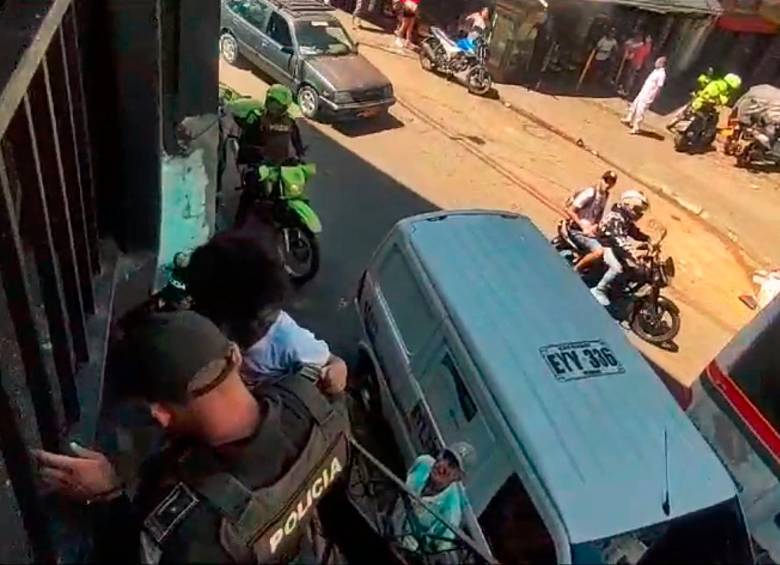 Personal de la Policía Metropolitana rescató a los tres menores y los trasladó a un sitio para dejarlos bajo protección. FOTO: CORTESÍA