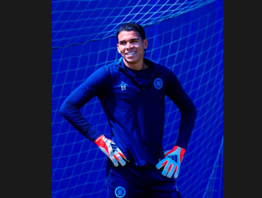 El arquero colombiano Kevin Mier es una de las figuras de Cruz Azul en busca del título del torneo Clausura 2026 mexicano. FOTO TOMADA X @CruzAzul