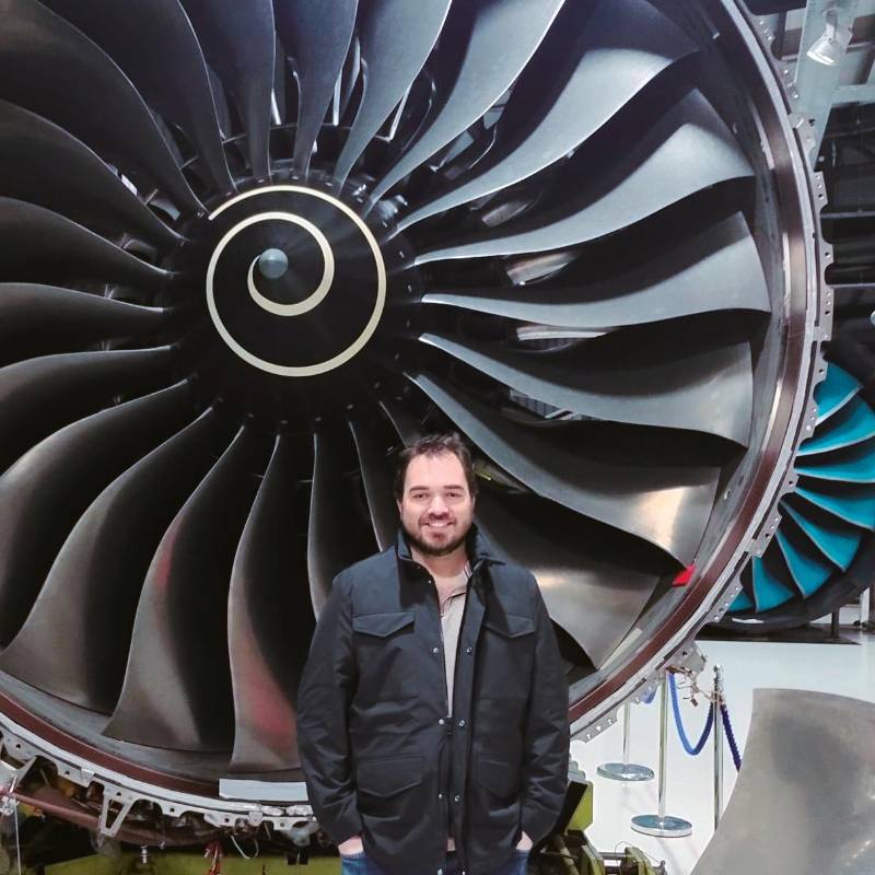 Desde pequeño, Santiago Ramírez Rubio se aficionó por el mundo de las aeronaves hasta trabajar en una división de Rolls Royce. FOTO Cortesía