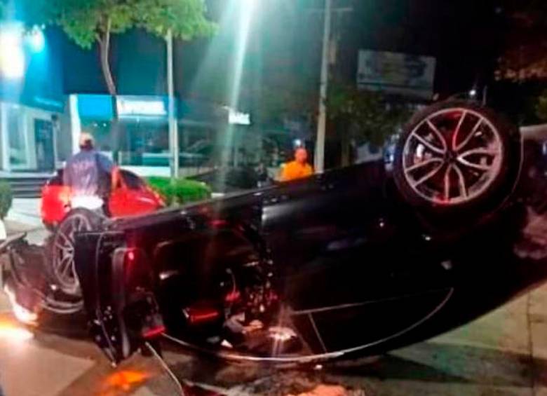 Este es el vehículo abandonado en la escena del accidente, de propiedad de Esteban Manzaneda Merlano. FOTO: CORTESÍA.