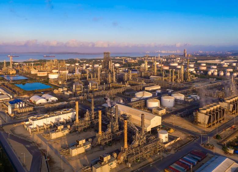 En diciembre de 2015 comenzó a operar el complejo industrial de Reficar. Hoy, con la integración de la planta original se procesan en el día más de 200.000 barriles de petróleo. FOTO cortesía
