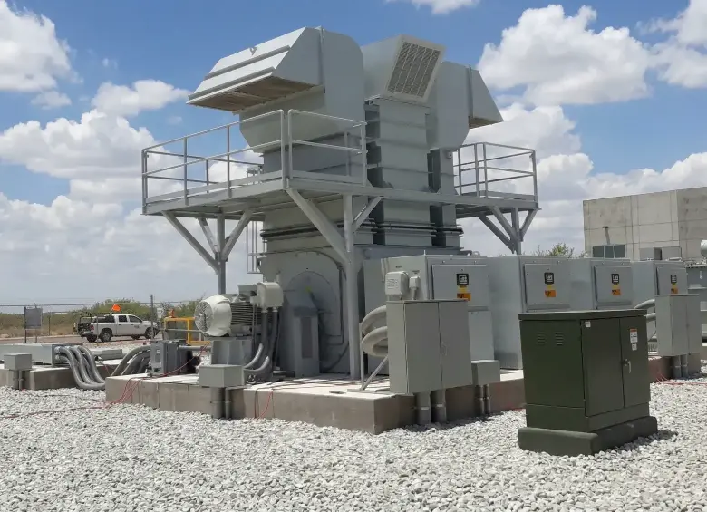 Colombia adjudicó la instalación de sus primeros compensadores síncronos en Maicao y Santa Marta, una tecnología clave para estabilizar la red eléctrica e impulsar la integración de energías renovables. FOTO: Enlaza