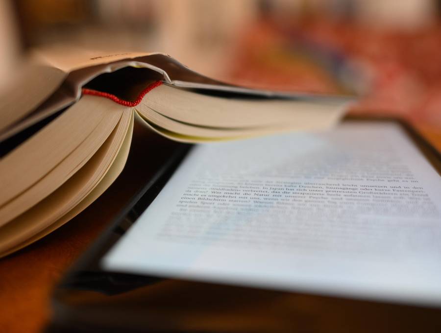 El teléfono inteligente es el dispositivo más usado y el audiolibro el formato de mayor crecimiento. FOTO AFP