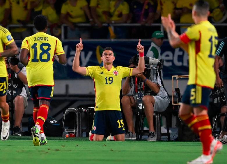 Rafael Santos Borré, otro de los referentes de la Selección Colombia de fútbol. FOTO: AFP